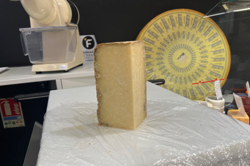 Cantal Fermier entre-deux