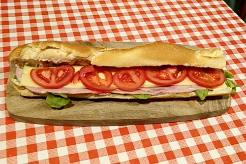 Sandwich baguette jambon-fromage