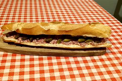 Sandwich baguette rosette -cornichons