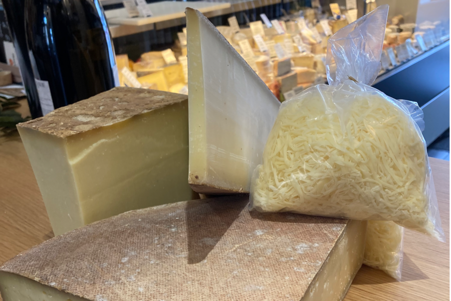 Fondue Savoyarde (Abondance, Beaufort, Comté)
